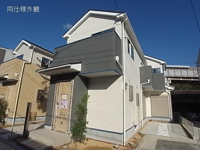 Local appearance photo. It is a photograph of the same construction.