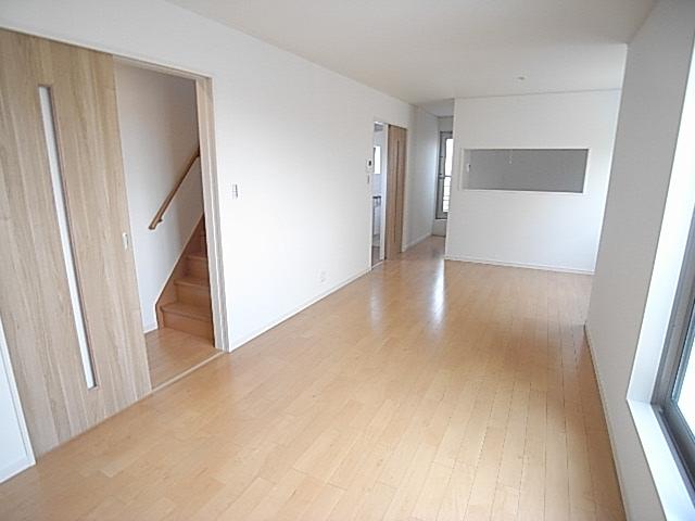 Same specifications photos (living). For indoor photo of the same construction.