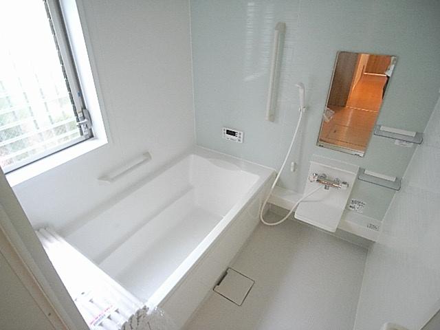 Same specifications photo (bathroom). For indoor photo of the same construction.