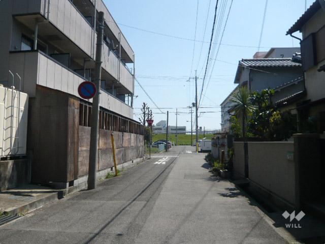 Local photos, including front road. Property of the northwest side of the front road (from the west)