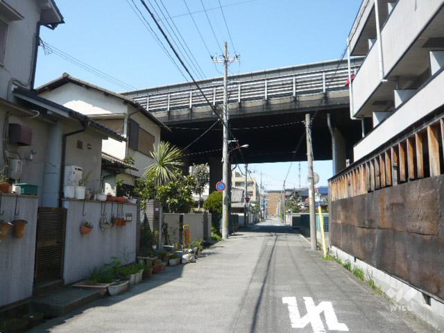Local photos, including front road. Property of the northwest side of the front road (from the north)