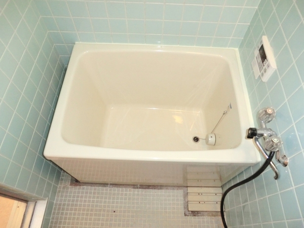 Bath. Space to take the fatigue of the day