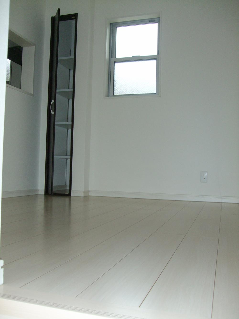 Non-living room. Also housed there a little space