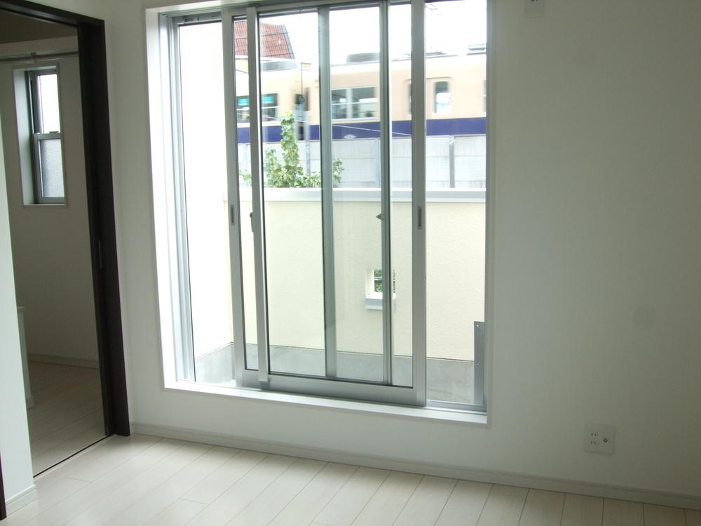 Non-living room. Insert bright day, Wind also as well. 