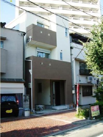 Local appearance photo. One-box car parking possible undercover garage