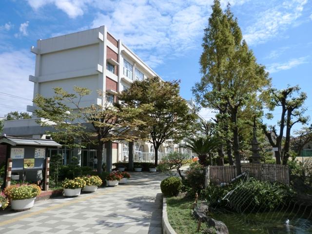 Junior high school. 1608m until the Amagasaki Municipal Central Junior High School