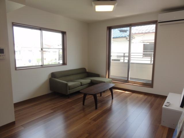 Living. Is a living room light and wind coming in plenty Indoor (September 2013) Shooting