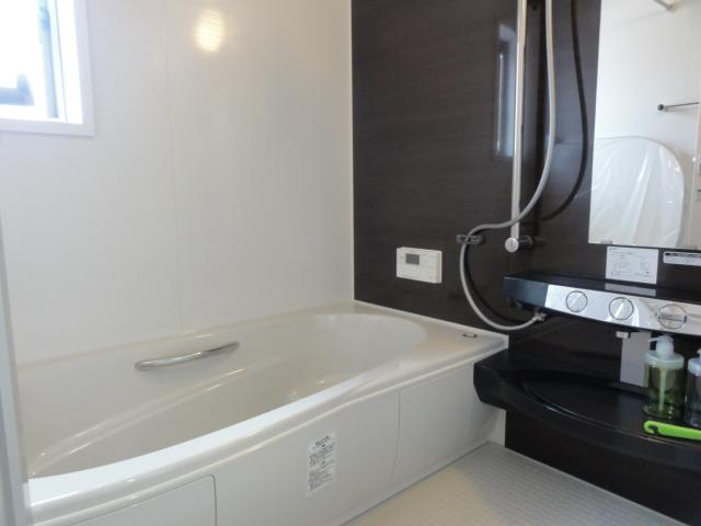 Bathroom. LIXIL system bus (La ・ path) Of course with bathroom heating dryer Indoor (September 2013) Shooting