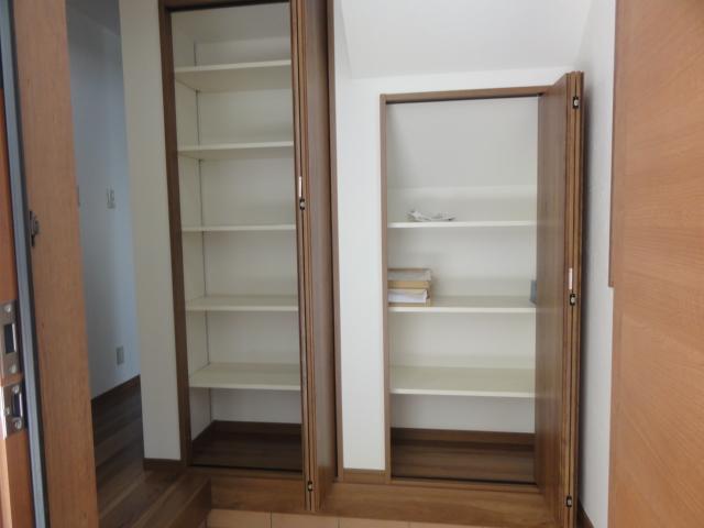 Receipt. Entrance storage