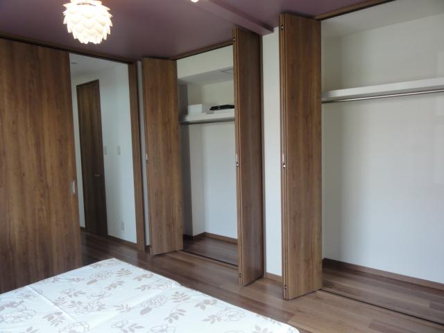 Receipt. Large closet