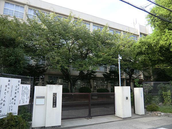 Junior high school. 1368m until the Amagasaki Municipal Sonoda junior high school