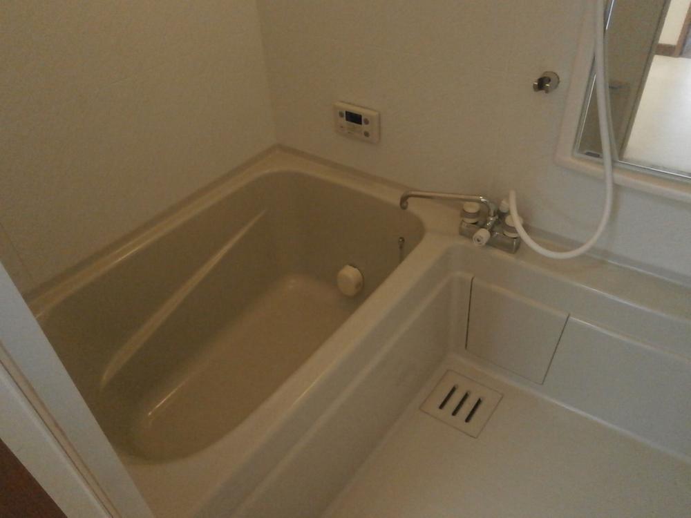 Bathroom. Indoor (12 May 2013) Shooting