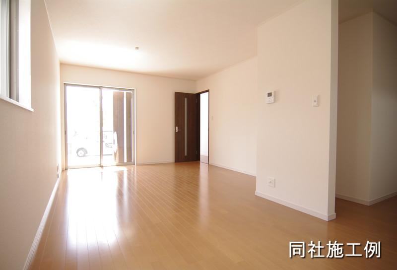 Same specifications photos (living). Living There are 15 quires or more and clear (Same specifications photo)