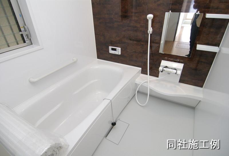Same specifications photo (bathroom). Comfortable bath time dated bathroom dryer