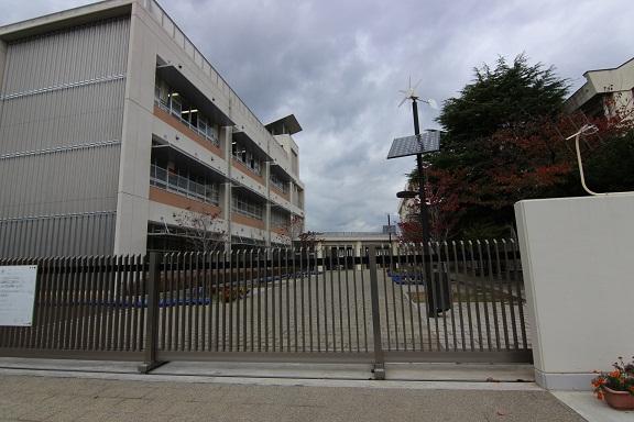 Primary school. Amagasakikita until elementary school 550m