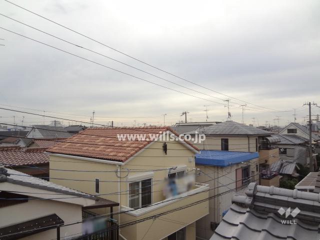 View photos from the dwelling unit. The view from the third floor balcony (southeast direction)