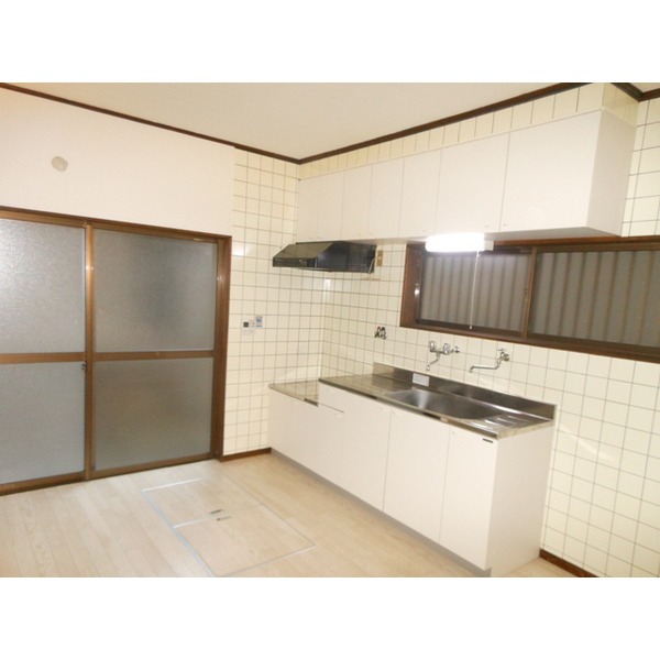 Kitchen. Two-burner gas stove installation Allowed