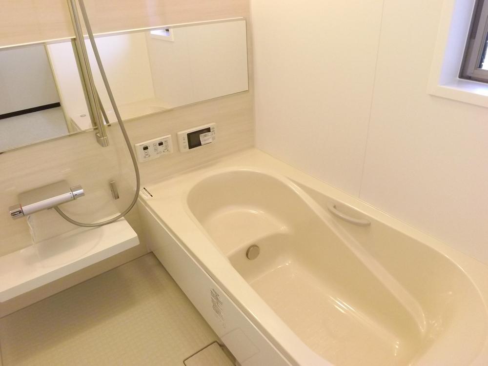 Bathroom. Local photo (bathroom) Bathroom heating dryer! Warm bath!