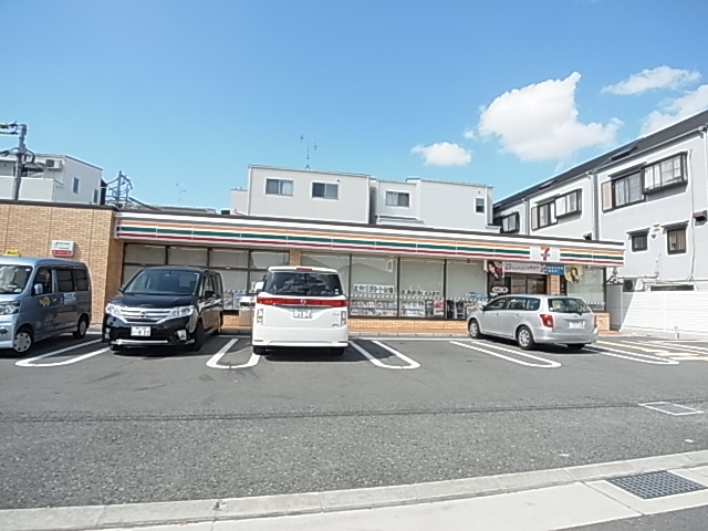 Convenience store. Seven-Eleven Amagasaki Kandaminamidori 6-chome up (convenience store) 626m