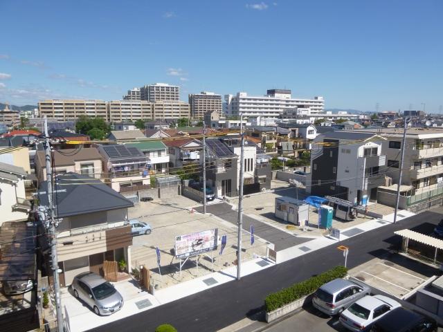 Local appearance photo. It is suitable for residential area in the "Hankyu Tsukaguchi Yamate side" child-rearing environment. To form an image of all dwelling units south daylighting "Free Plan residential" customers, Carefully meeting with a primary architect. Peace of mind for your family ・ We offer a safe new construction plan. <H25.8.18 shooting>