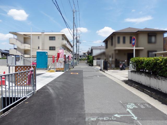 Local photos, including front road. It is quiet and peaceful streets.  Local front road <H25.6.14 shooting>