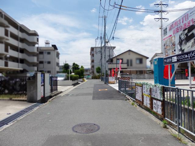 Local photos, including front road. It is quiet and peaceful streets. Local front road <H25.6.14 shooting>