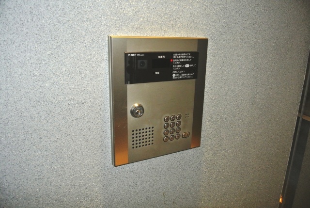 Other Equipment. Auto-lock is equipped.