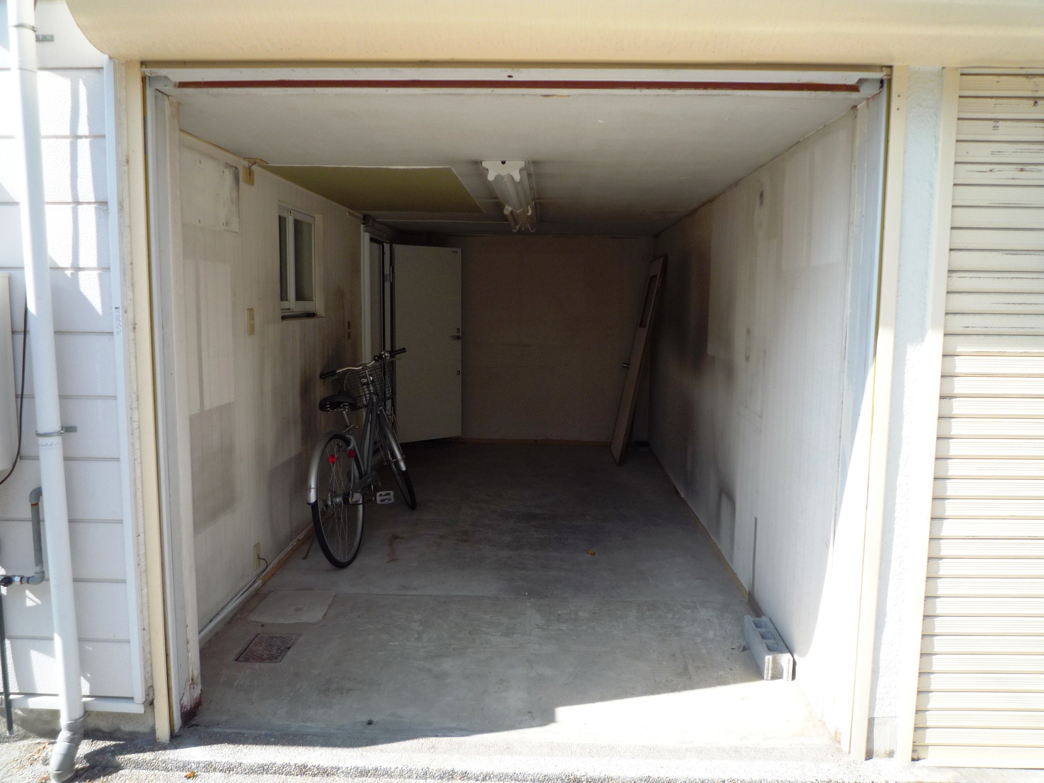 Parking lot. Garage (It is with a shutter)