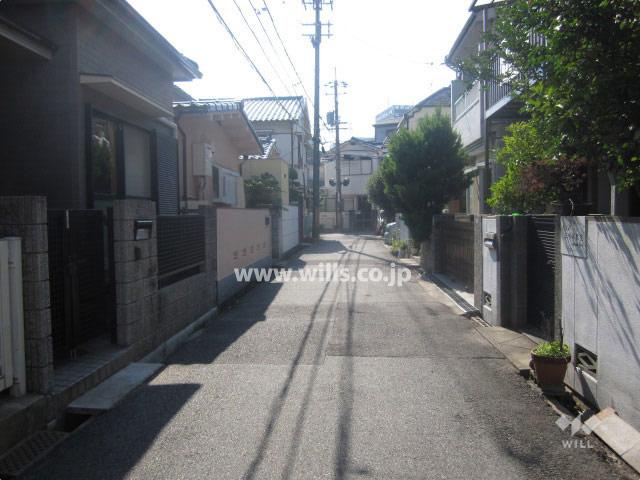 Local photos, including front road. Property of the north front of the road (from the east)