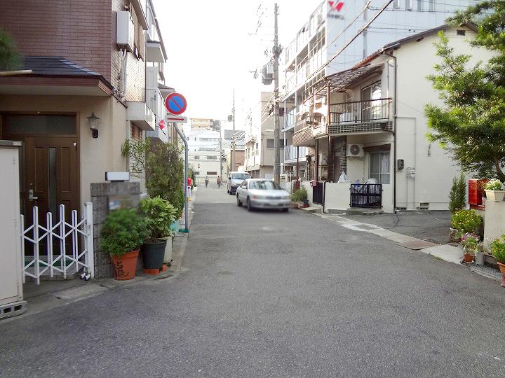 Local photos, including front road. Of course, as a residential, It is also recommended for those who are looking for an office or hobby room.