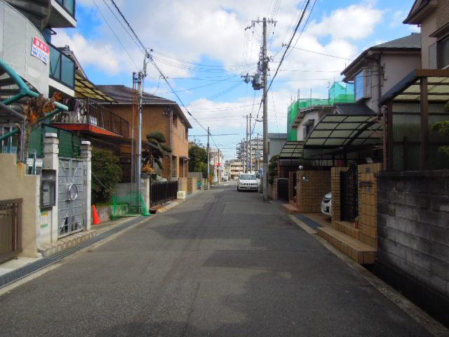 Local photos, including front road. Property of the front road (from the west)