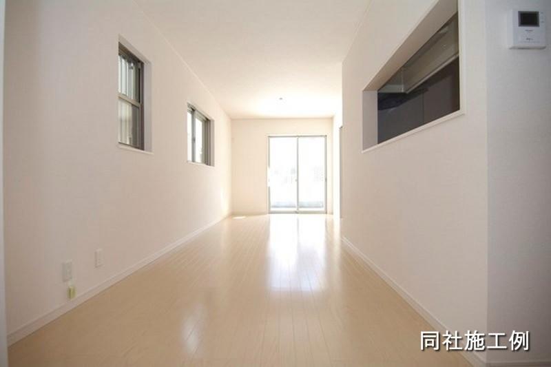 Same specifications photos (living). Same specifications Photos