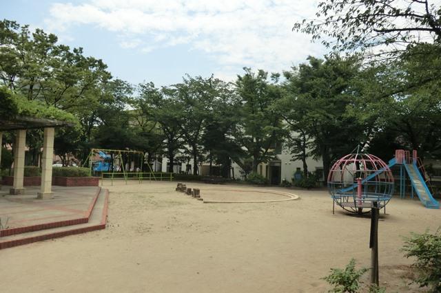 park. 200m to Shimosakabe park