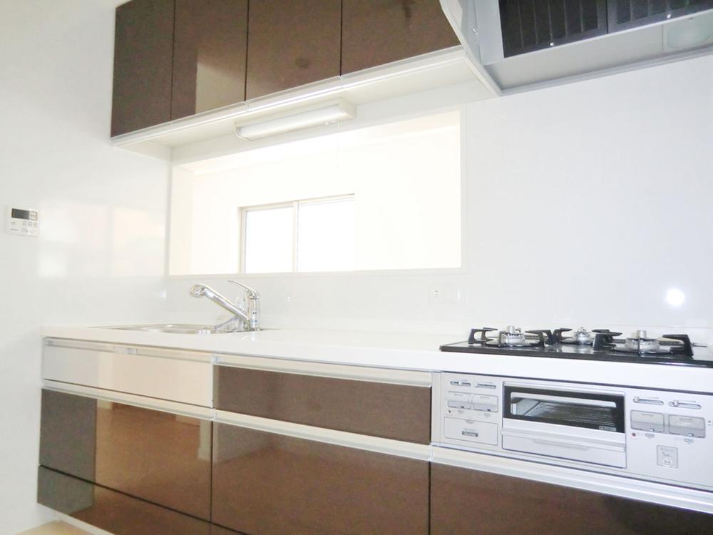 Same specifications photo (kitchen). Same specifications photo (kitchen) Slide storage! Water purifier with shower!