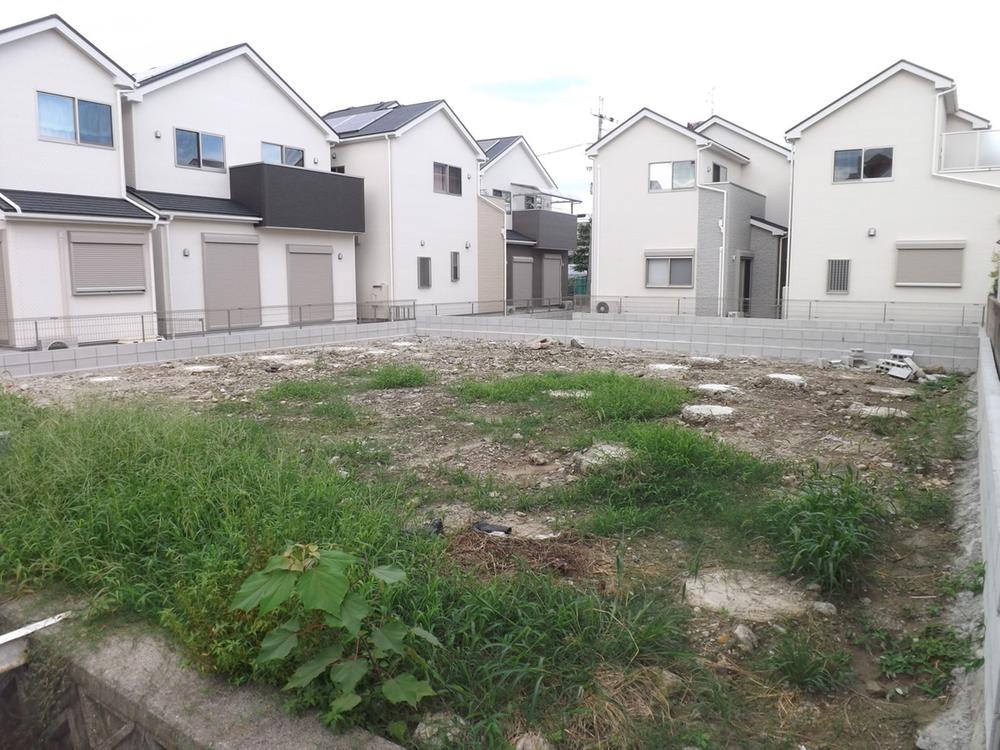 Local photos, including front road. Local Photos