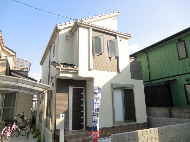 Local appearance photo. Hydrophilic coat siding adopted dirt falls in local photo (appearance) rain!