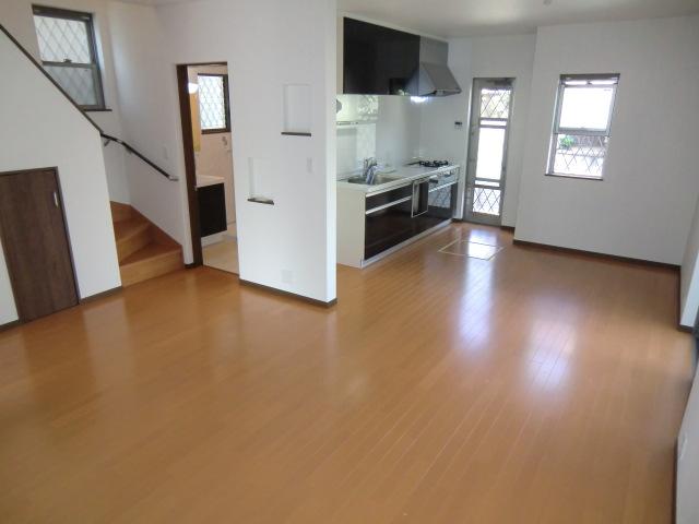 Living. Local photos (living) All window glazing! 24-hour ventilation system equipped!