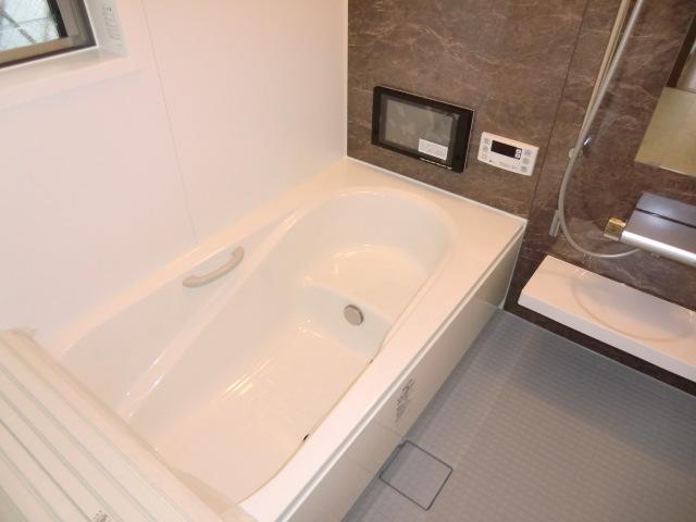 Bathroom. Local photo (bathroom) Karari floor dry and crisp! With bathroom heating dryer!