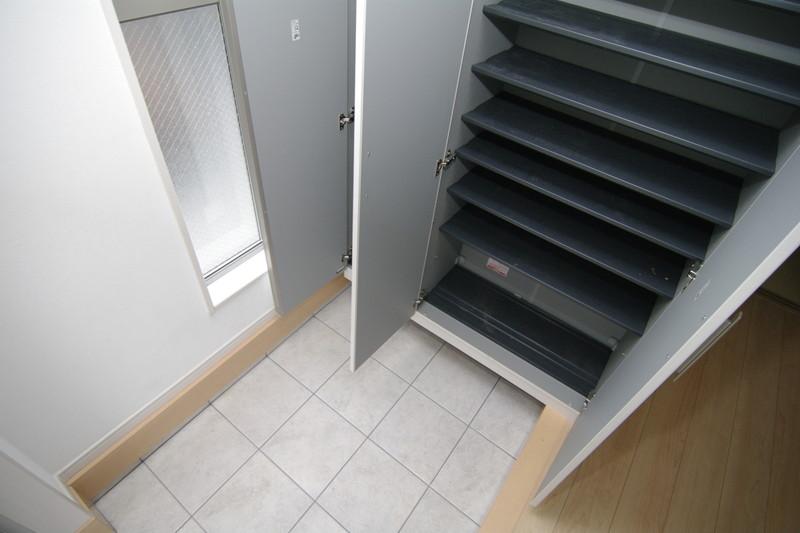 Entrance. Entrance storage is also a few chestnuts of satisfaction in the large capacity!