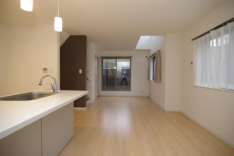 Living. Living is a space of spacious 17.5 quires. There daylighting surface is three-sided, Day and is designed to enter!