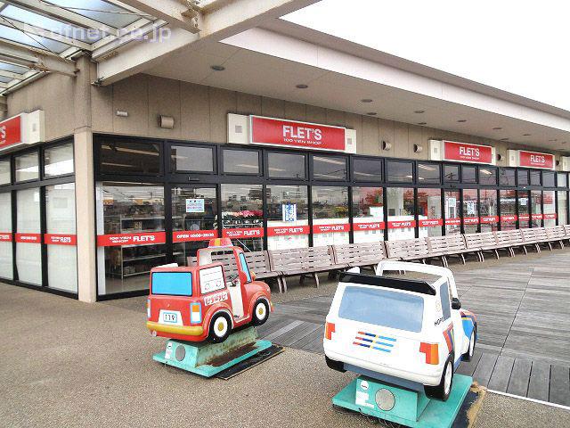 Shopping centre. 130m to FLET Amagasaki Hamada shop