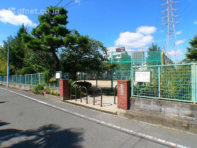 park. 620m to the riverside park