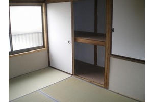 Living and room. bay window