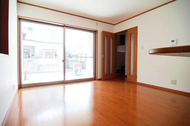 Living. It is characterized by large windows! 