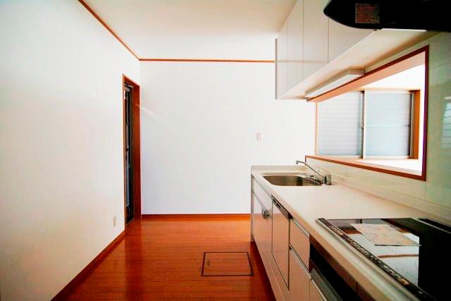 Kitchen. Kitchen can also be moved from the left or right