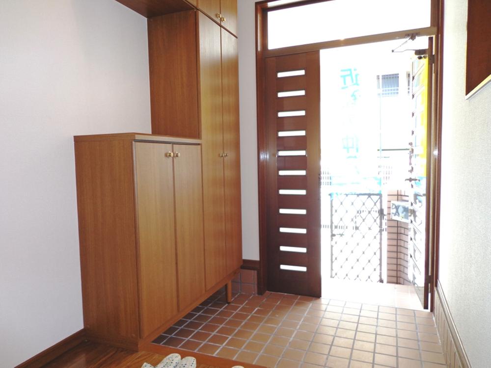 Entrance. Local (April 2013) Shooting