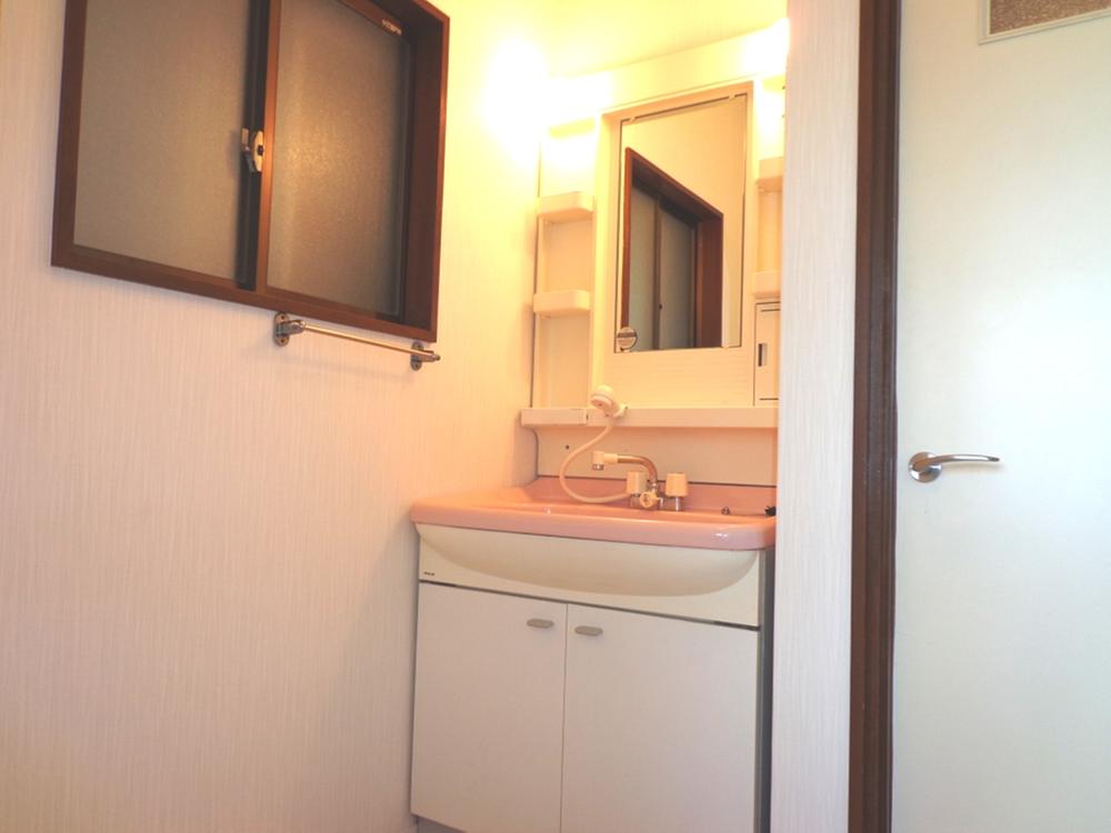 Wash basin, toilet. Indoor (April 2013) Shooting