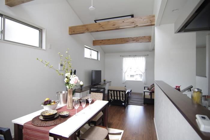 Lighting was of course stuck to design living (construction example photo)