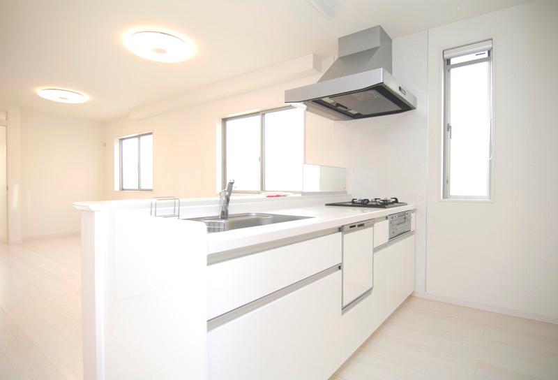 Kitchen. No. 6 land model house photo Open type of kitchen, Also substantial equipment!