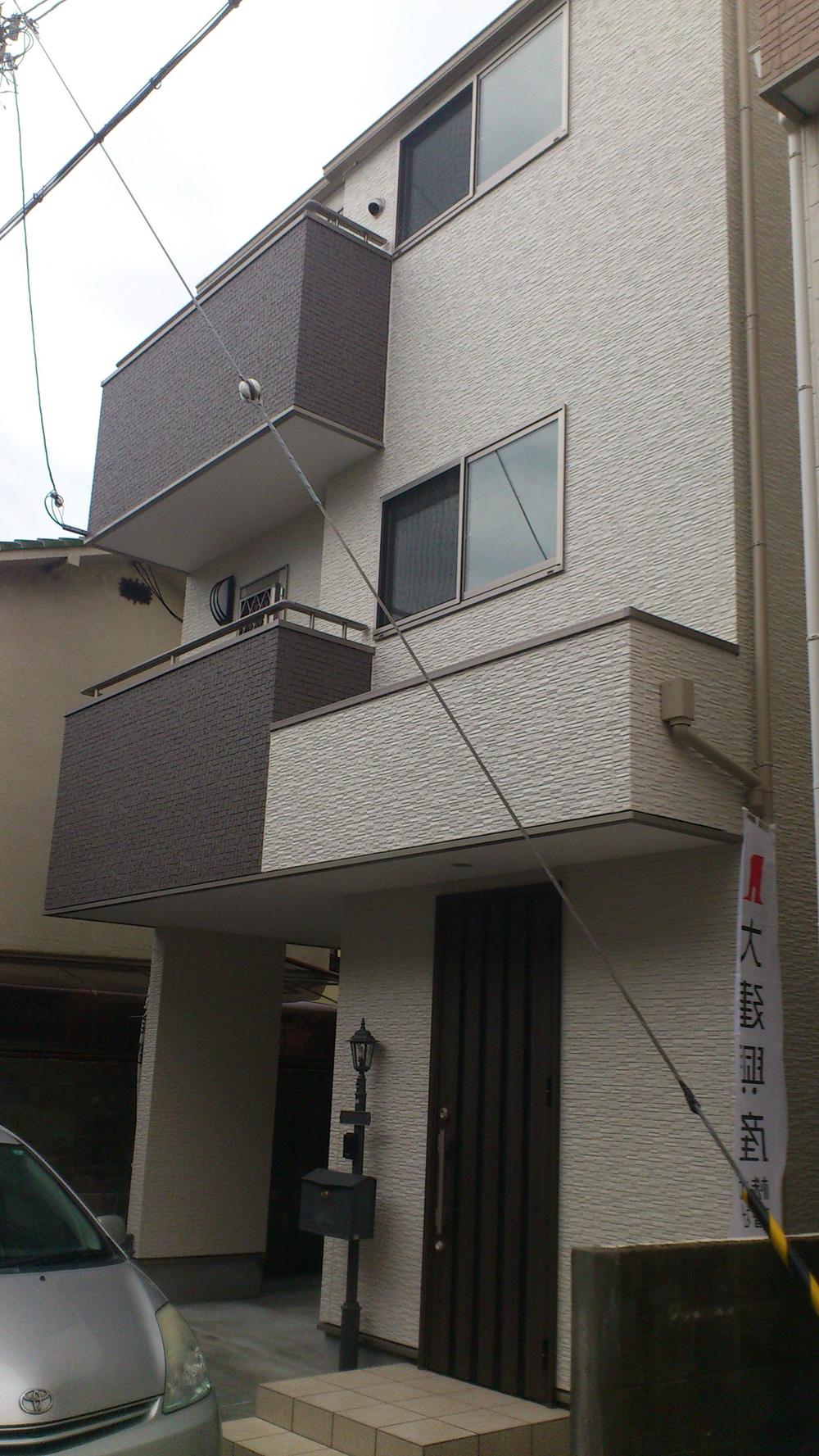 Local appearance photo. Local (11 May 2012) shooting